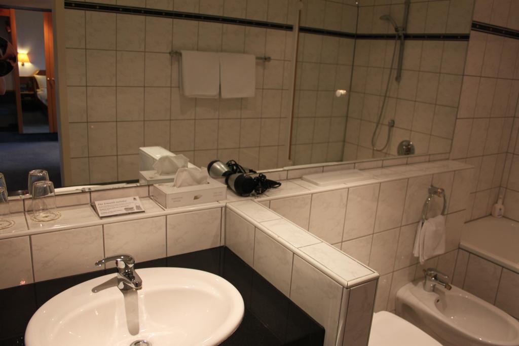 Hotel-Gasthof Die Post Brennerei Frankenhoehe Schillingsfuerst Bilik gambar