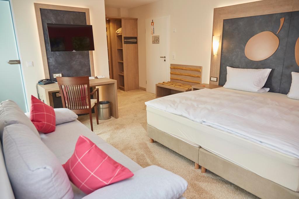 Hotel-Gasthof Die Post Brennerei Frankenhoehe Schillingsfuerst Luaran gambar